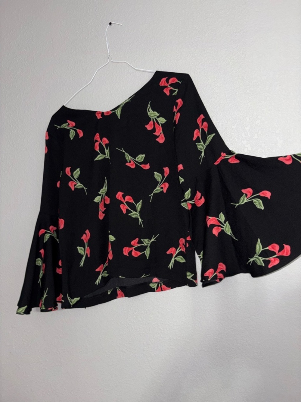 Carmen Marc Valvo Black Bell-Sleeve Top with Coral Floral Print - Picture 3 of 3